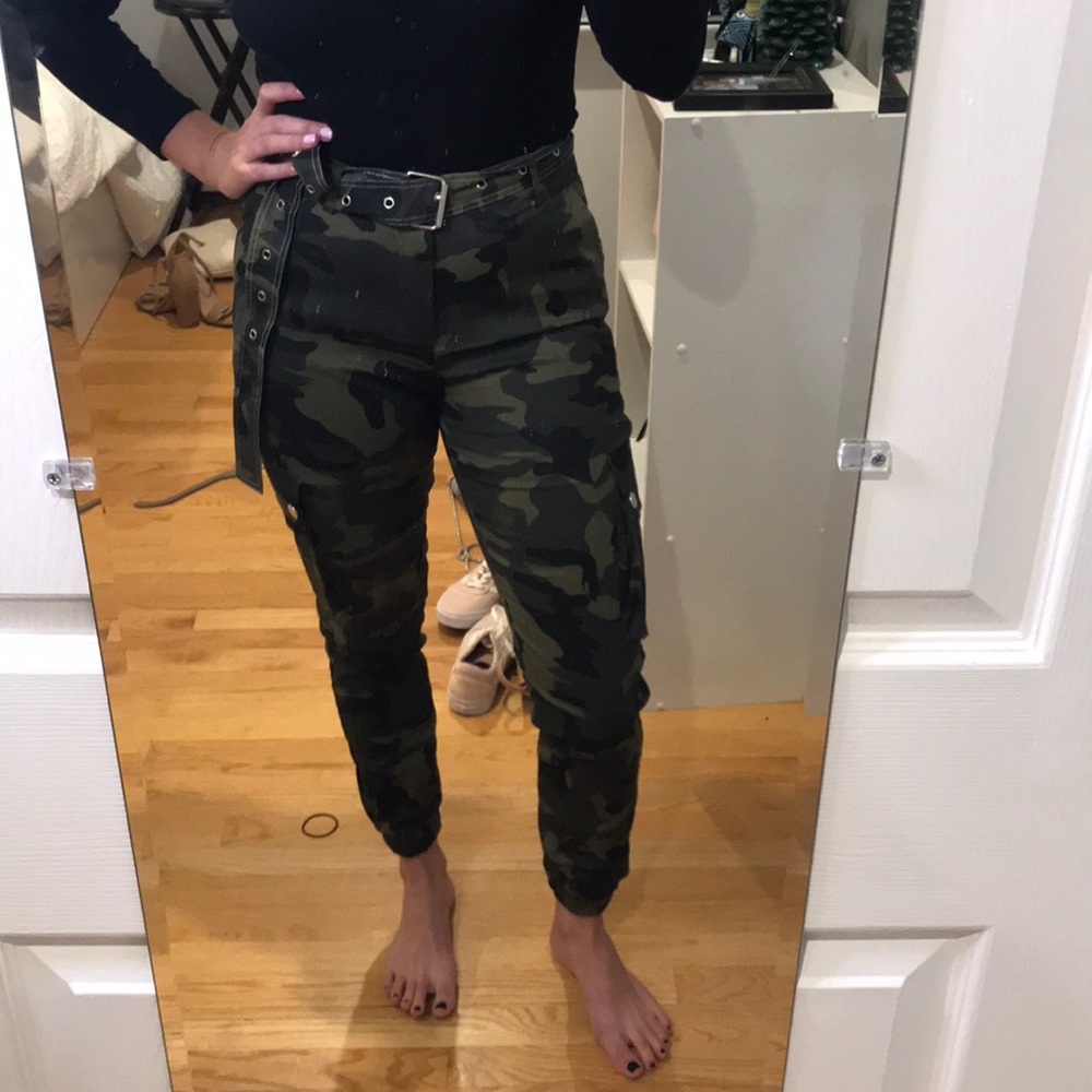 Camo pocketed belt pants